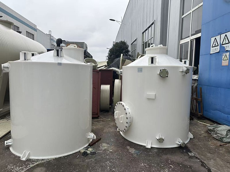 Liquid mixing tank Liquid mixing tank
